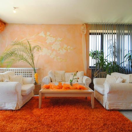 Dom Tu I Teraz Hostel Lublin Ngoại thất bức ảnh