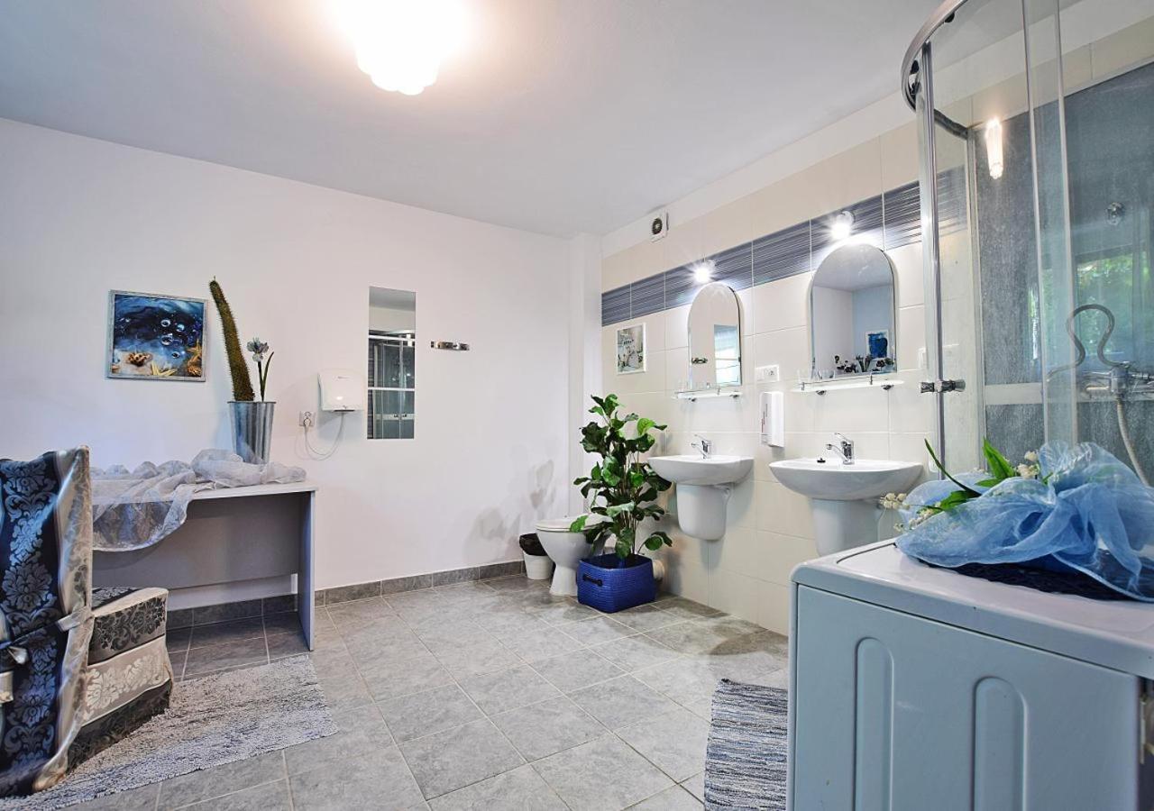 Dom Tu I Teraz Hostel Lublin Ngoại thất bức ảnh