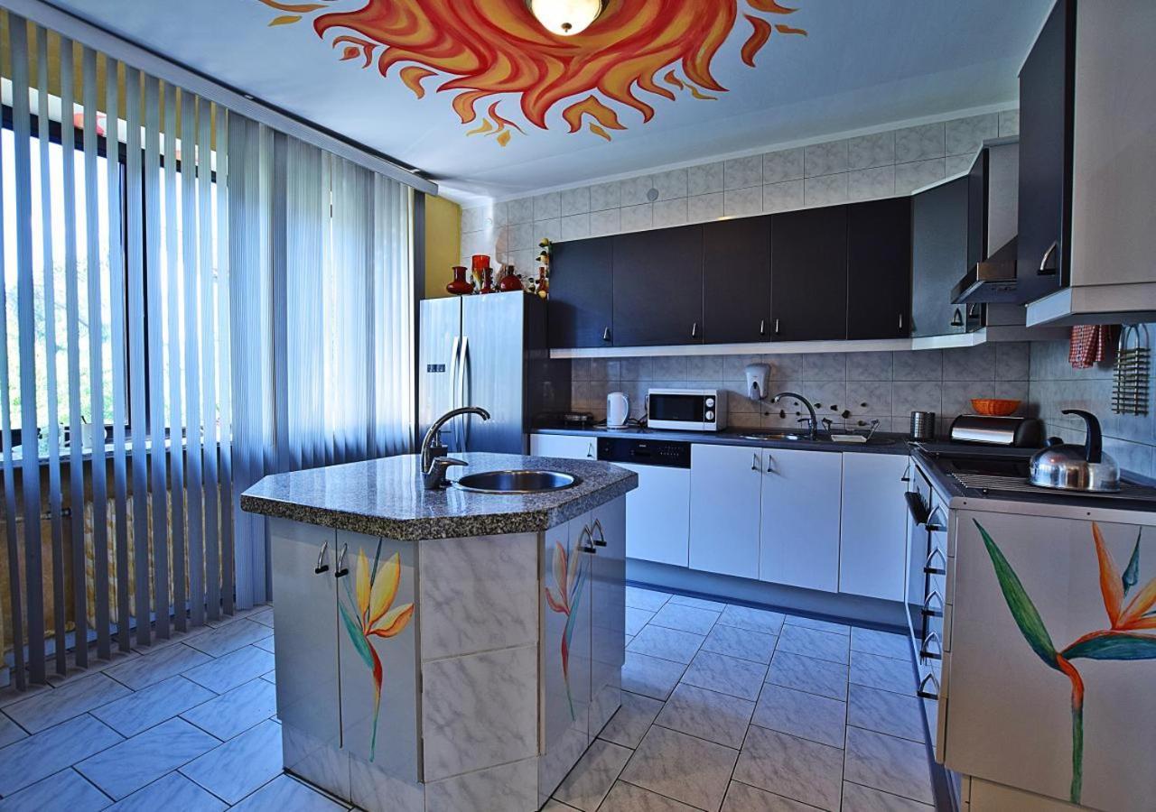 Dom Tu I Teraz Hostel Lublin Ngoại thất bức ảnh